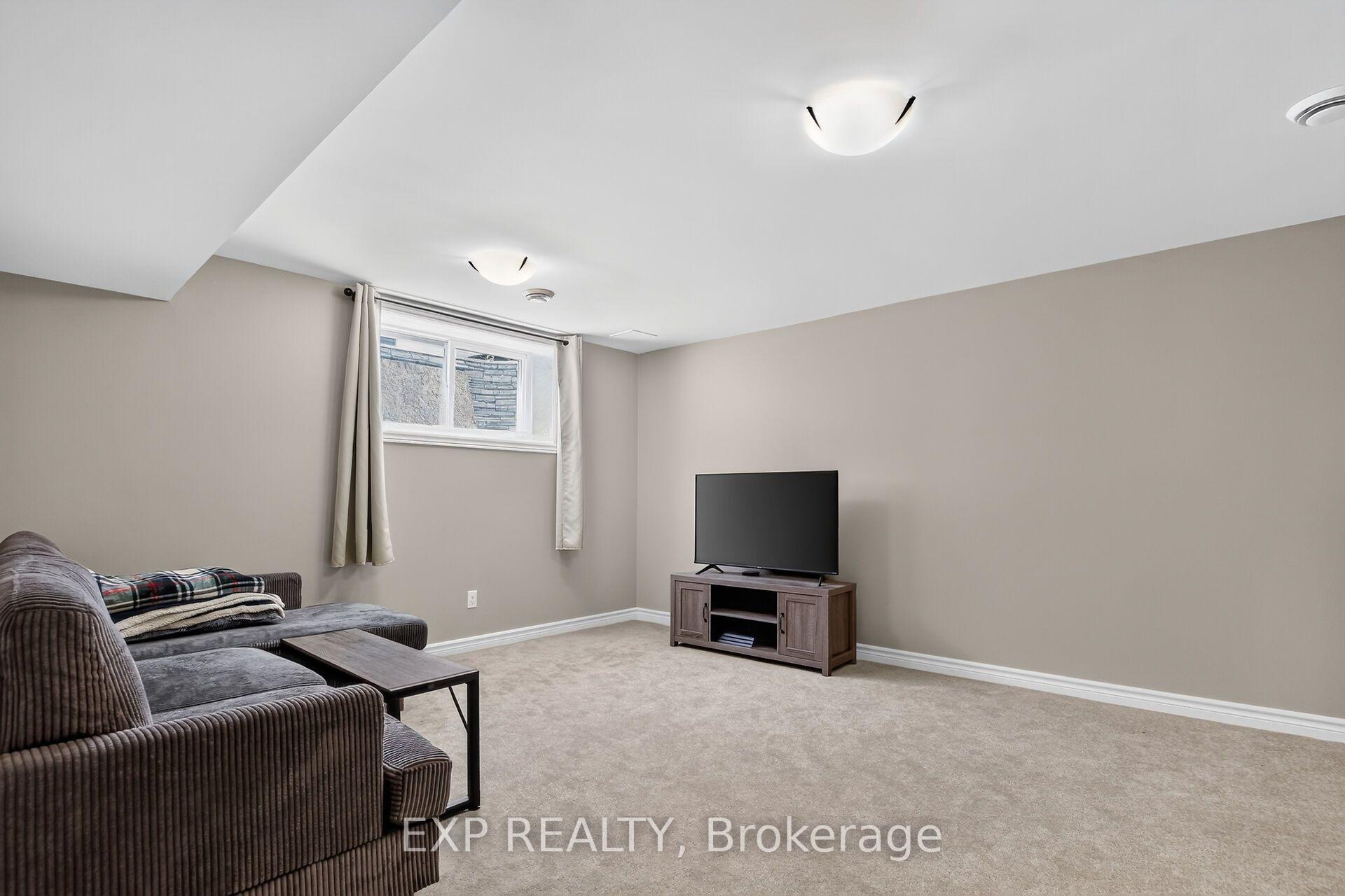 Photo 32 of 98 Seabert Drive, Arnprior, Arnprior — HOMEH