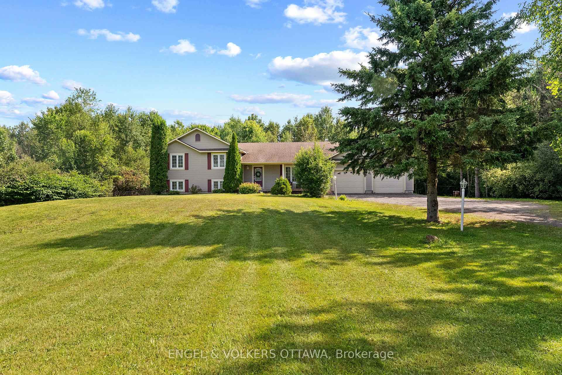 Photo 2 of 7005 Millar Road, Edwardsburgh/Cardinal, Edwardsburgh/Cardinal Twp — HOMEH