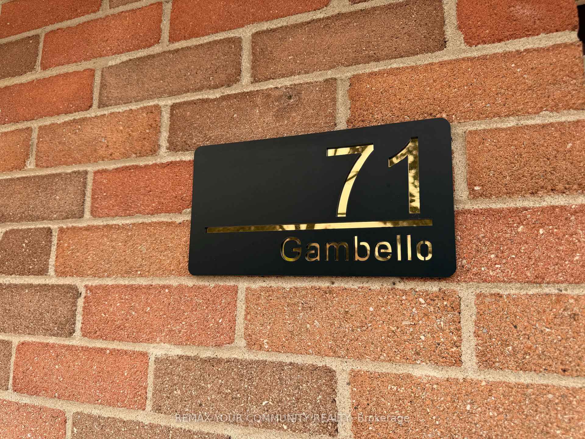 Photo 3 of 71 Gambello Crescent, North York, York University Heights — HOMEH