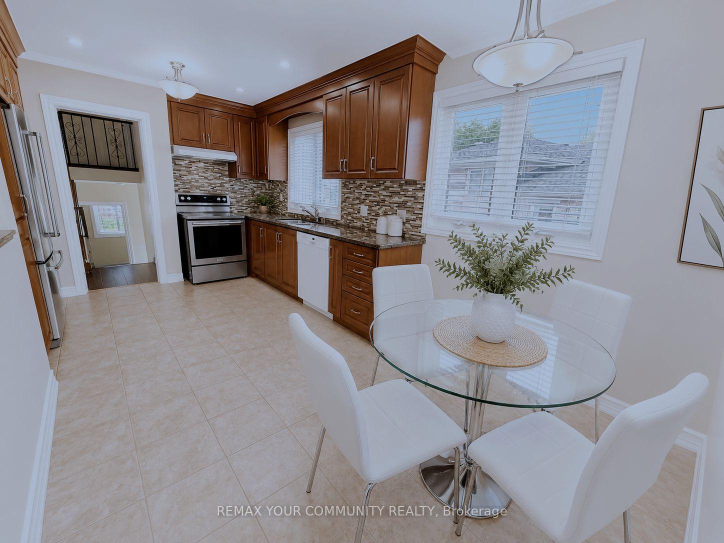 Photo 4 of 71 Gambello Crescent, North York, York University Heights — HOMEH