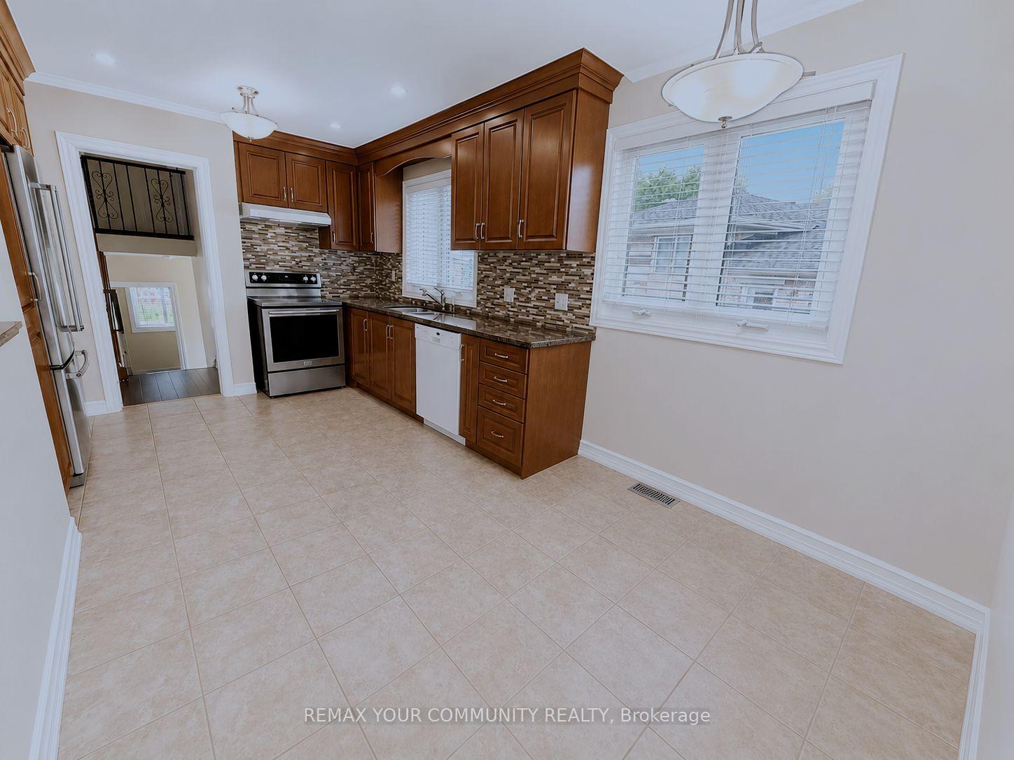Photo 5 of 71 Gambello Crescent, North York, York University Heights — HOMEH