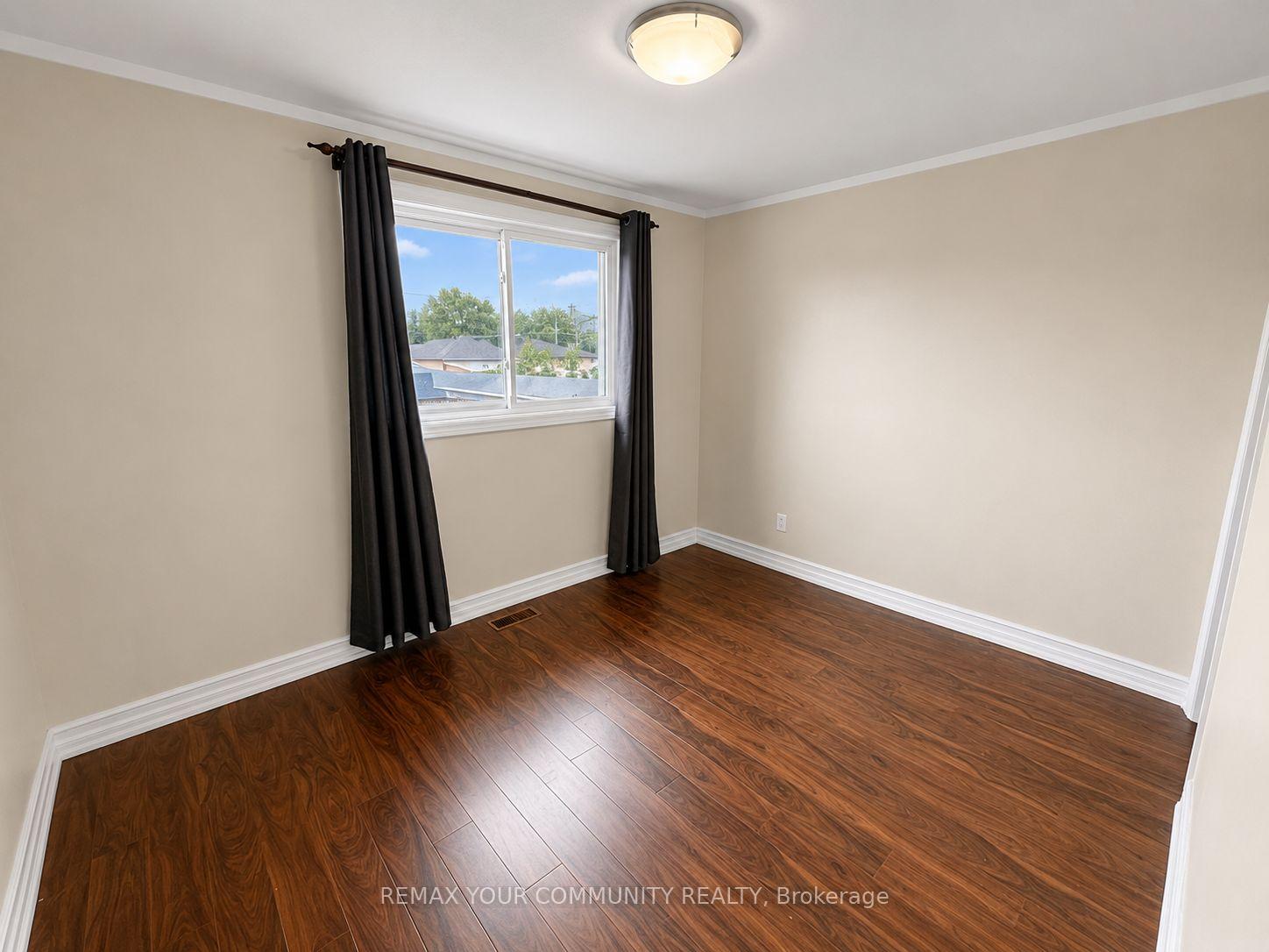 Photo 11 of 71 Gambello Crescent, North York, York University Heights — HOMEH