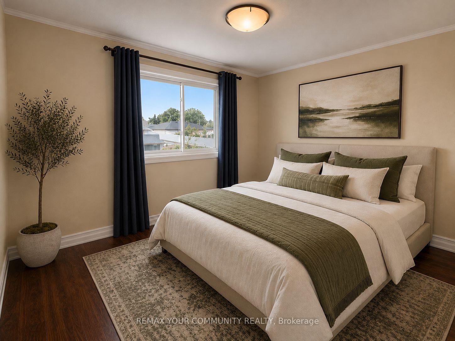 Photo 12 of 71 Gambello Crescent, North York, York University Heights — HOMEH