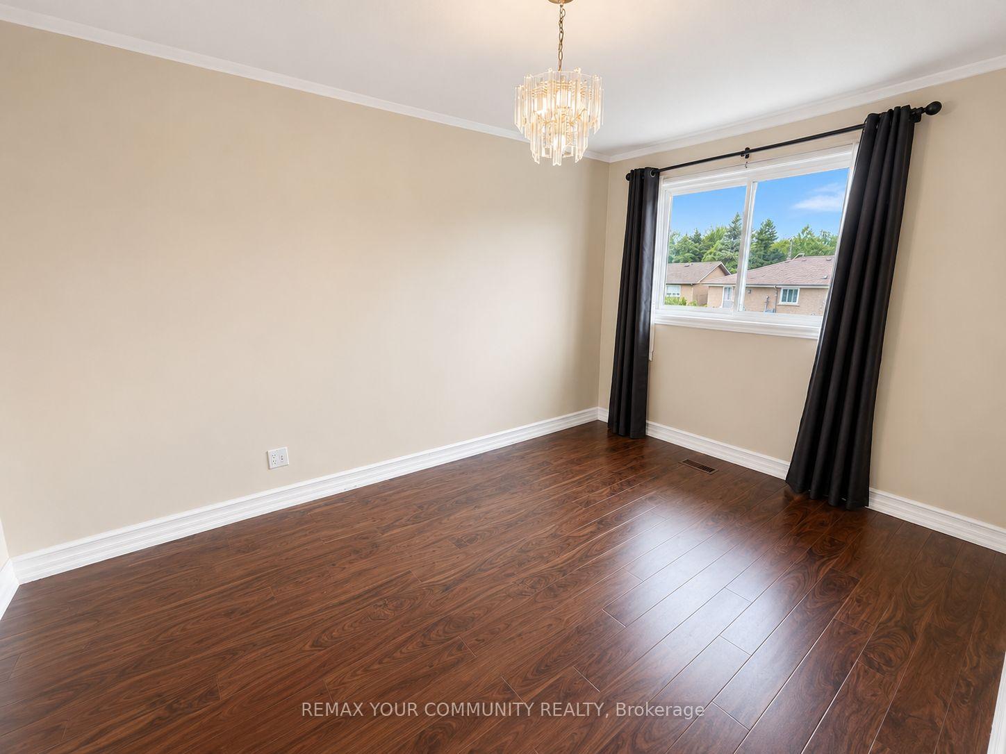 Photo 14 of 71 Gambello Crescent, North York, York University Heights — HOMEH