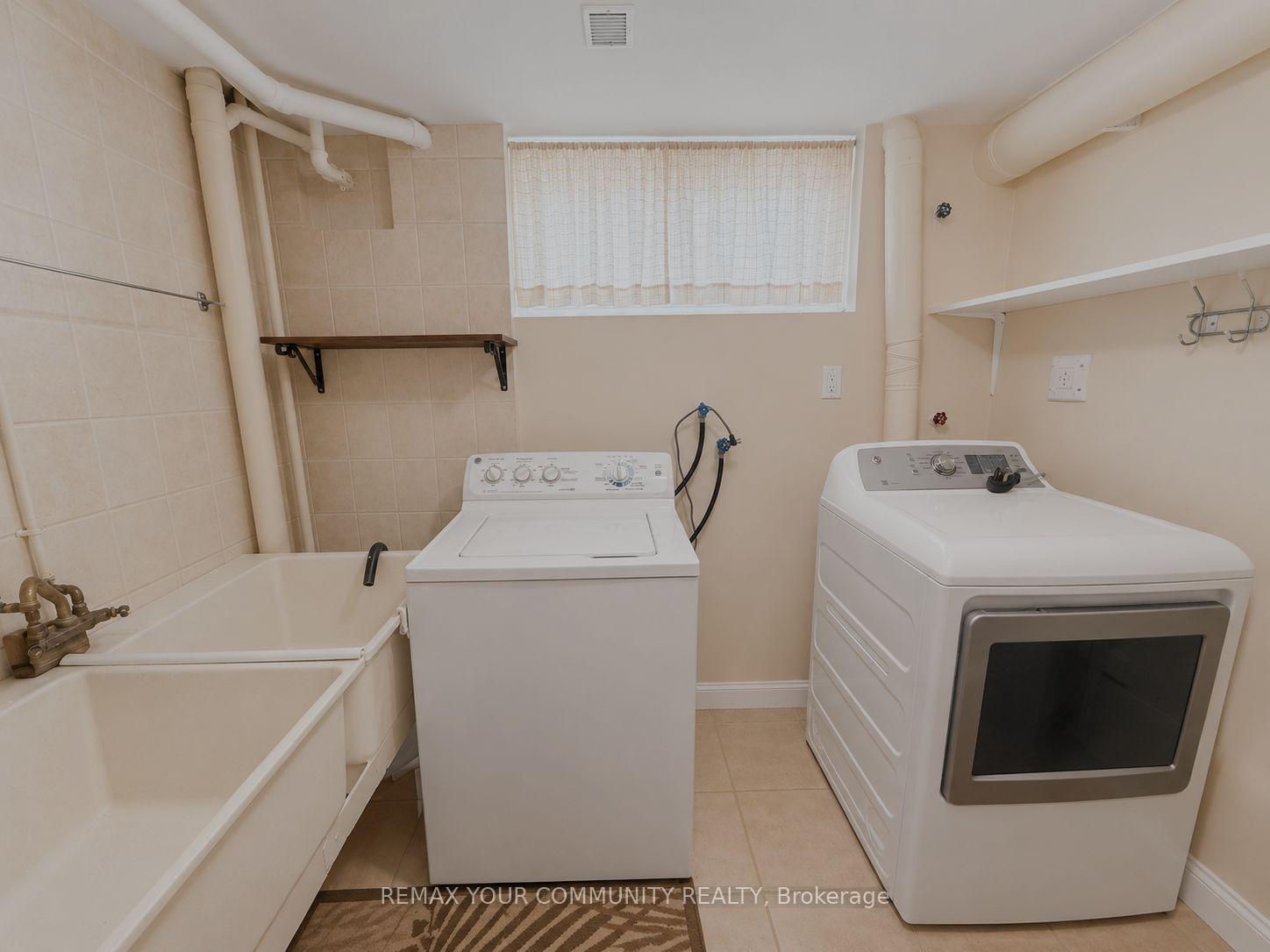Photo 17 of 71 Gambello Crescent, North York, York University Heights — HOMEH