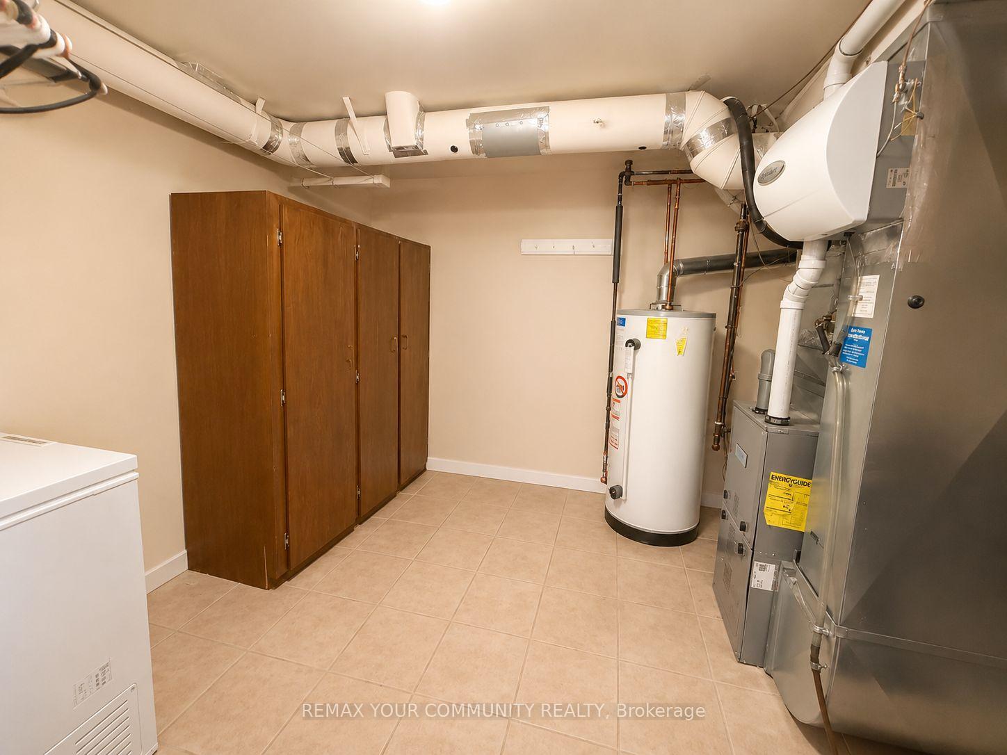 Photo 18 of 71 Gambello Crescent, North York, York University Heights — HOMEH