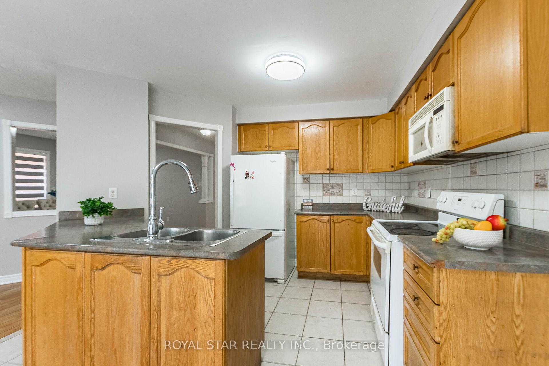 Photo 17 of 55 Newark Way, Brampton, Fletcher's Meadow — HOMEH