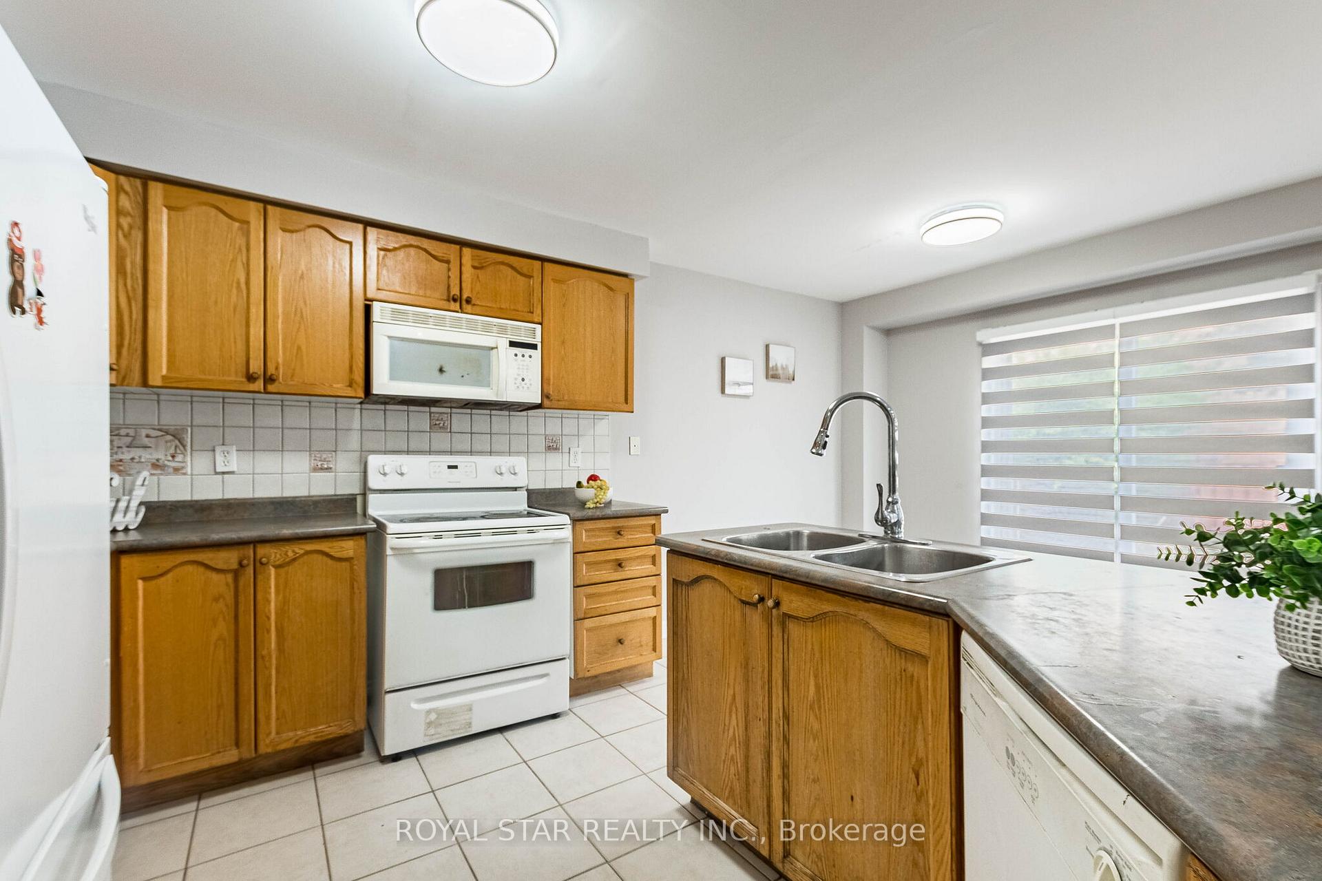 Photo 18 of 55 Newark Way, Brampton, Fletcher's Meadow — HOMEH