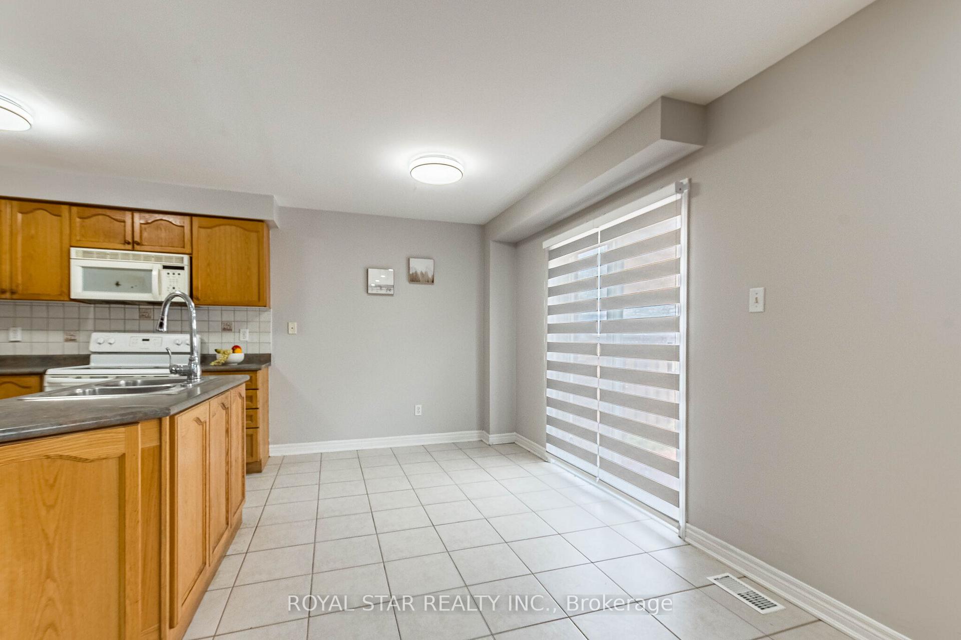 Photo 19 of 55 Newark Way, Brampton, Fletcher's Meadow — HOMEH