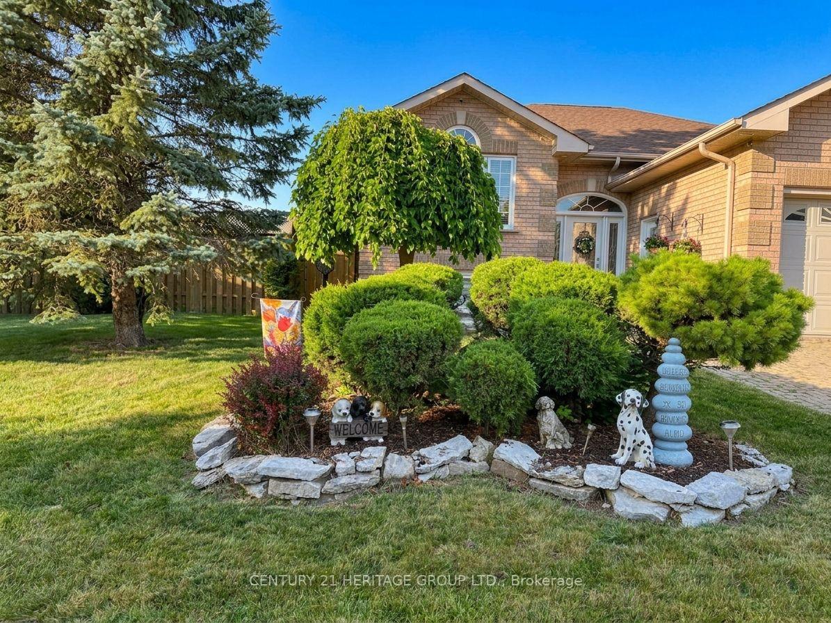 Photo 3 of 16 Eakins Crescent, Kawartha Lakes, Lindsay — HOMEH