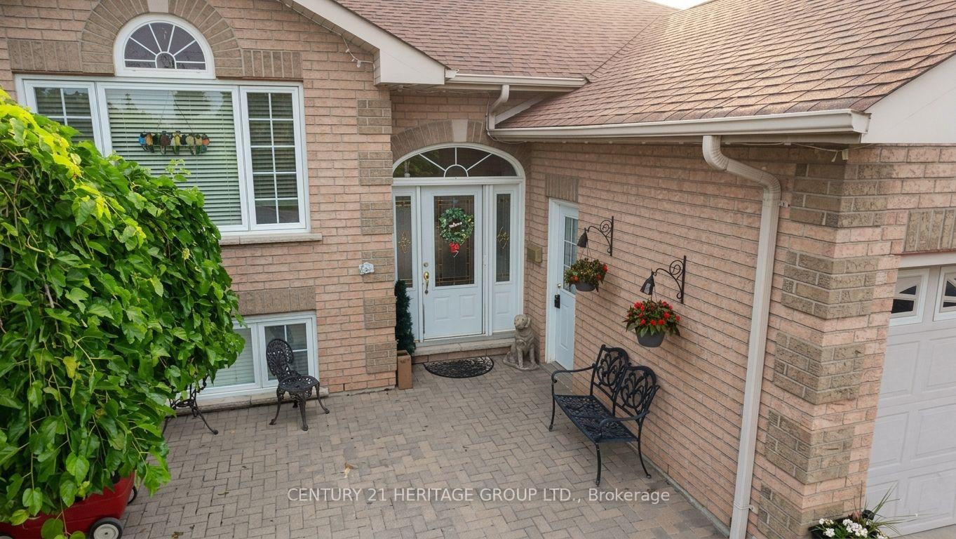 Photo 4 of 16 Eakins Crescent, Kawartha Lakes, Lindsay — HOMEH