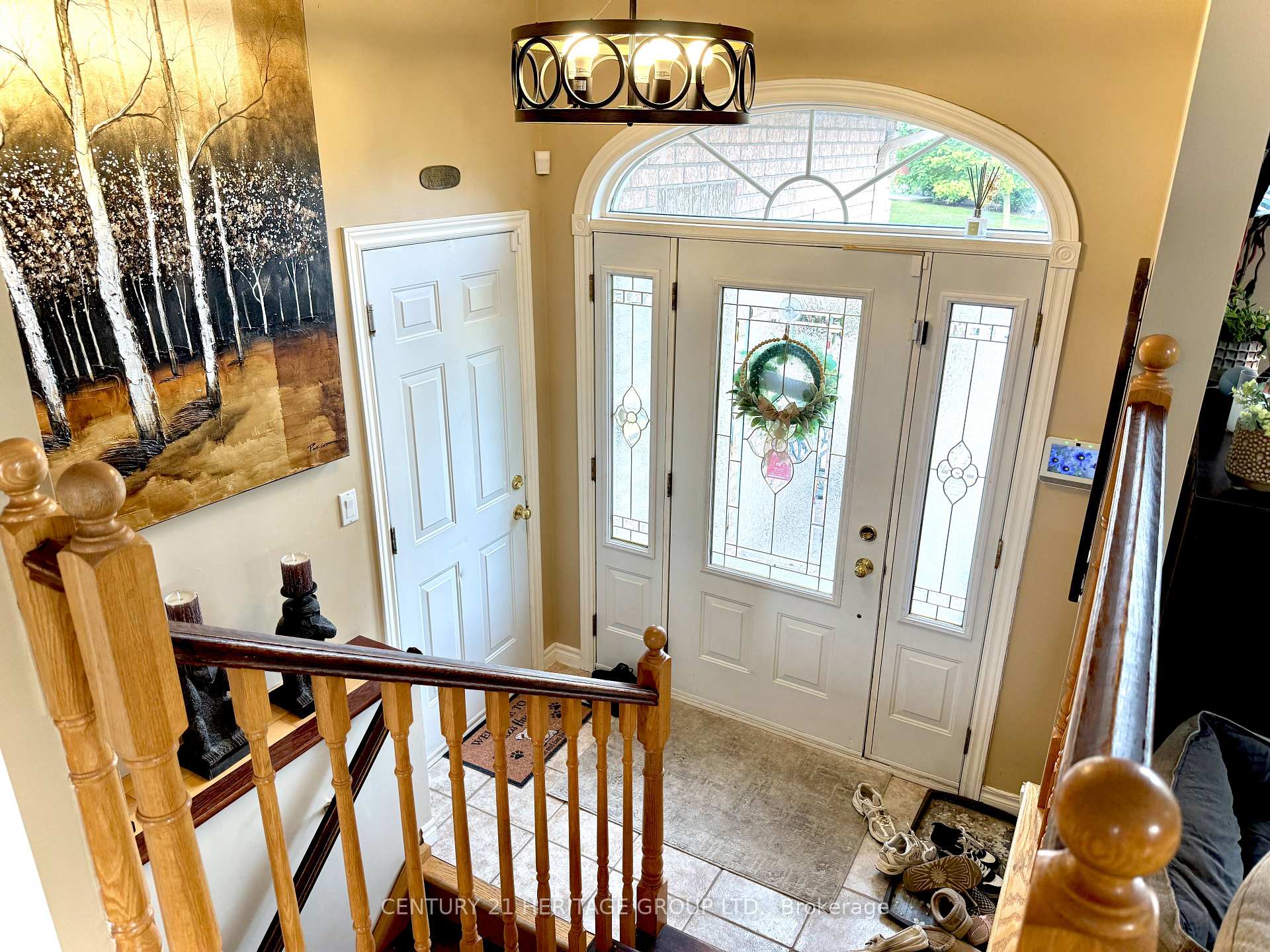 Photo 5 of 16 Eakins Crescent, Kawartha Lakes, Lindsay — HOMEH