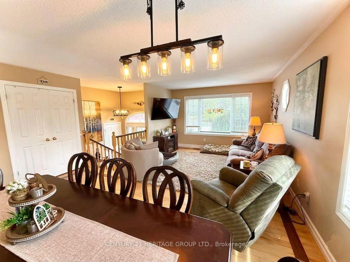 Photo 6 of 16 Eakins Crescent, Kawartha Lakes, Lindsay — HOMEH