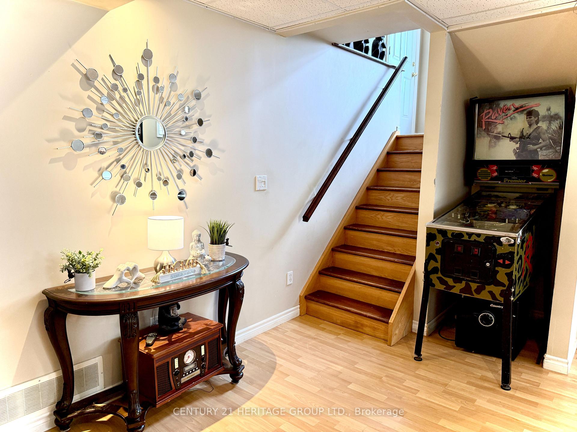 Photo 14 of 16 Eakins Crescent, Kawartha Lakes, Lindsay — HOMEH