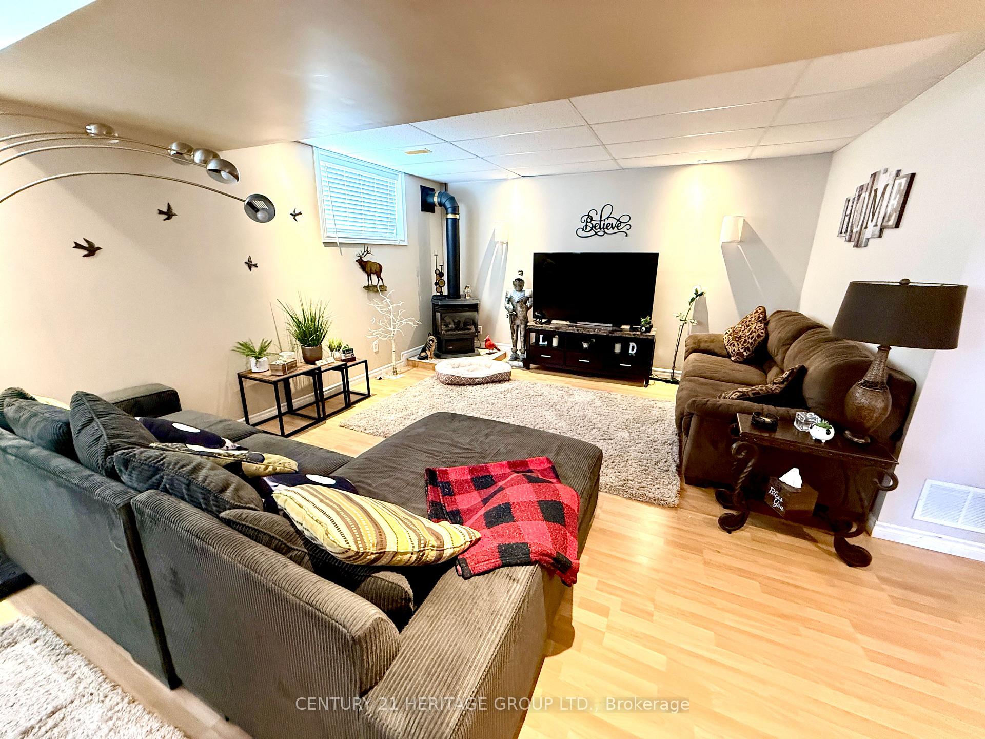 Photo 18 of 16 Eakins Crescent, Kawartha Lakes, Lindsay — HOMEH