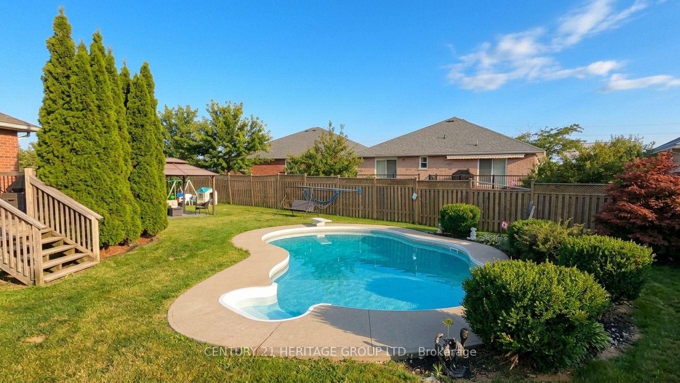 Photo 28 of 16 Eakins Crescent, Kawartha Lakes, Lindsay — HOMEH