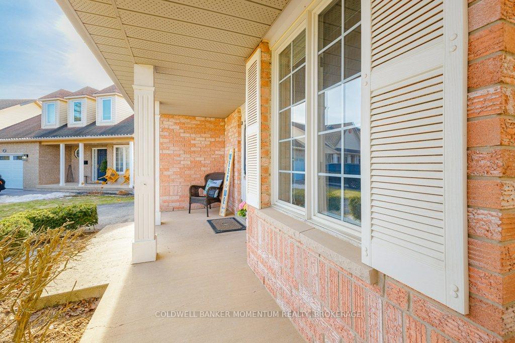 Photo 3 of 43 Silvercrest Court, Thorold, Confederation Heights — HOMEH