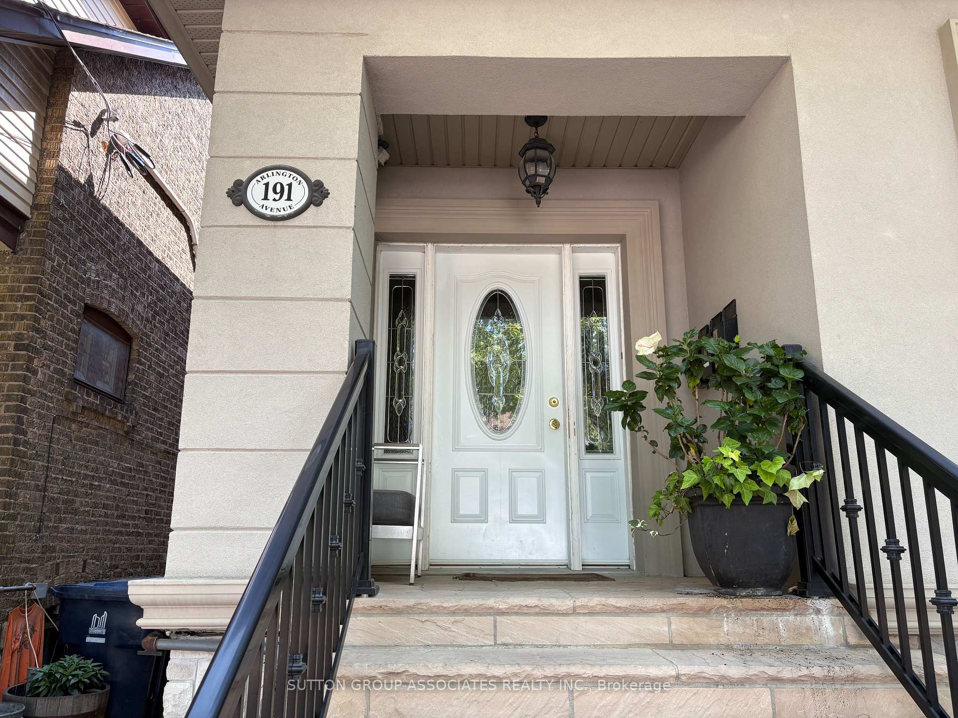 Photo 2 of Unit Upper, 191 Arlington Avenue, Toronto, Humewood-Cedarvale — HOMEH