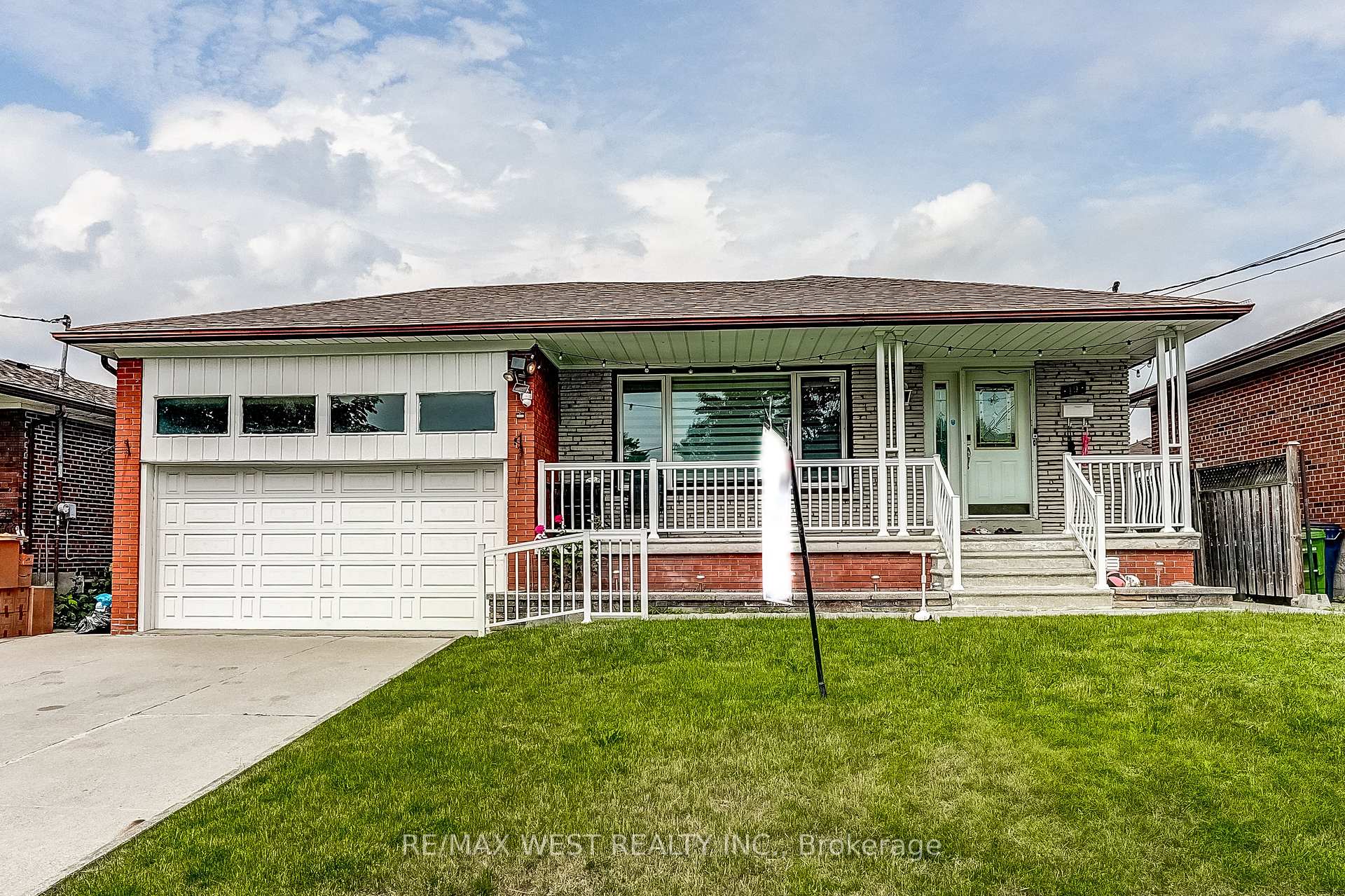Photo 1 of 19 Archway Crescent, North York, Humbermede — HOMEH