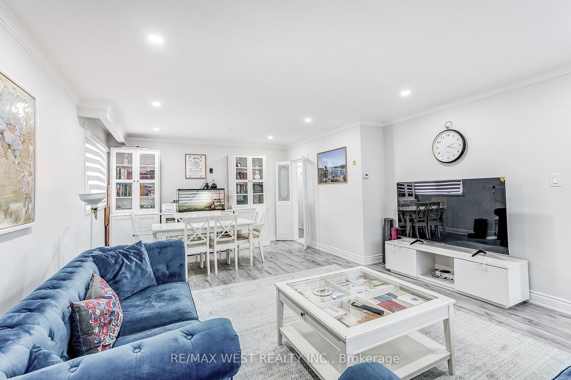 Photo 5 of 19 Archway Crescent, North York, Humbermede — HOMEH