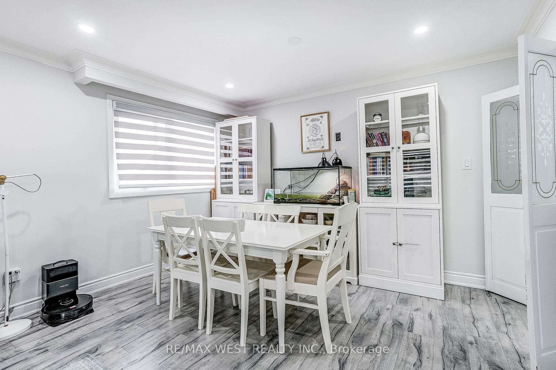Photo 10 of 19 Archway Crescent, North York, Humbermede — HOMEH