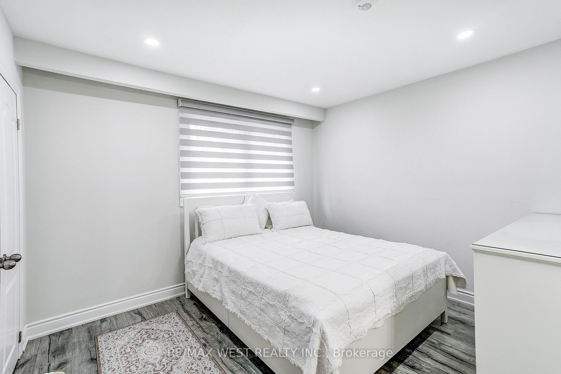 Photo 19 of 19 Archway Crescent, North York, Humbermede — HOMEH