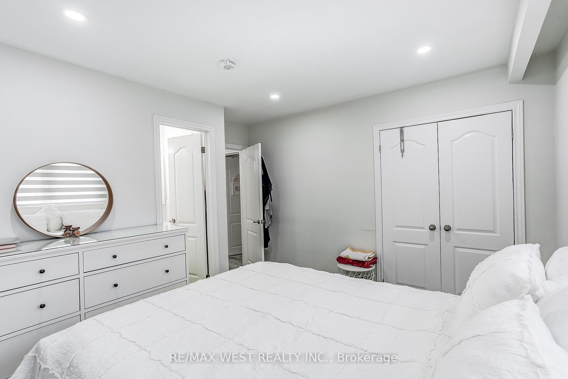Photo 21 of 19 Archway Crescent, North York, Humbermede — HOMEH