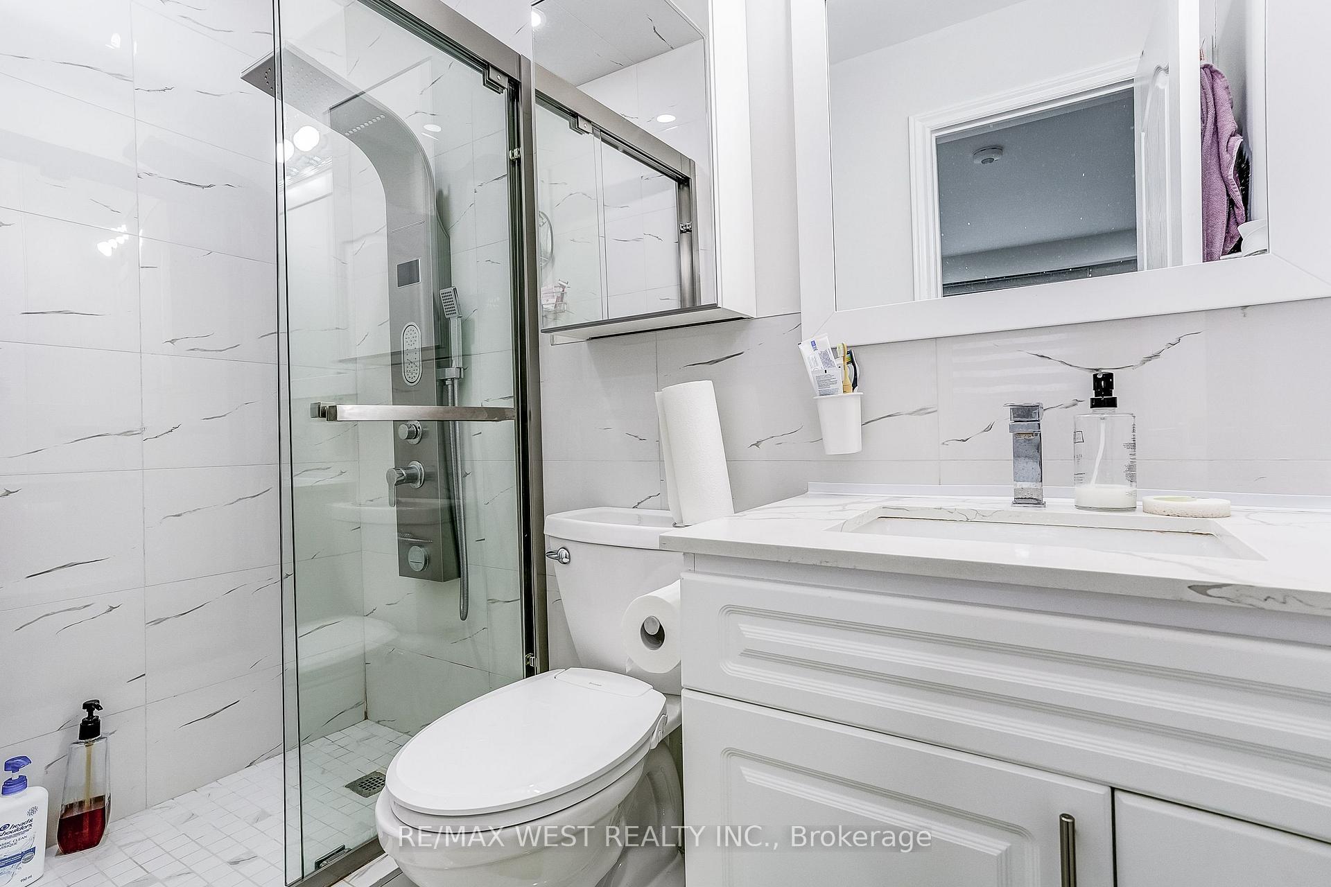 Photo 22 of 19 Archway Crescent, North York, Humbermede — HOMEH