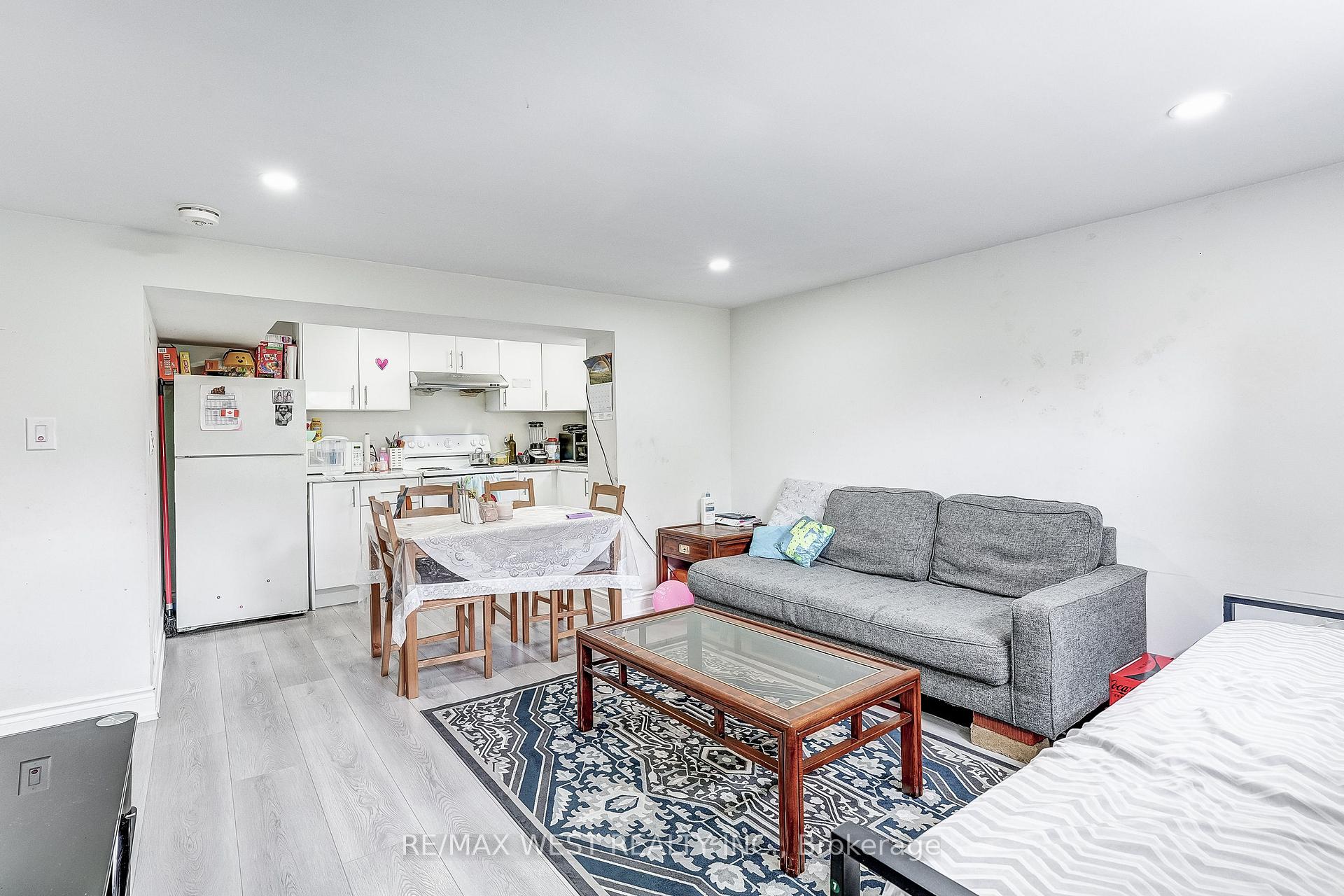 Photo 24 of 19 Archway Crescent, North York, Humbermede — HOMEH