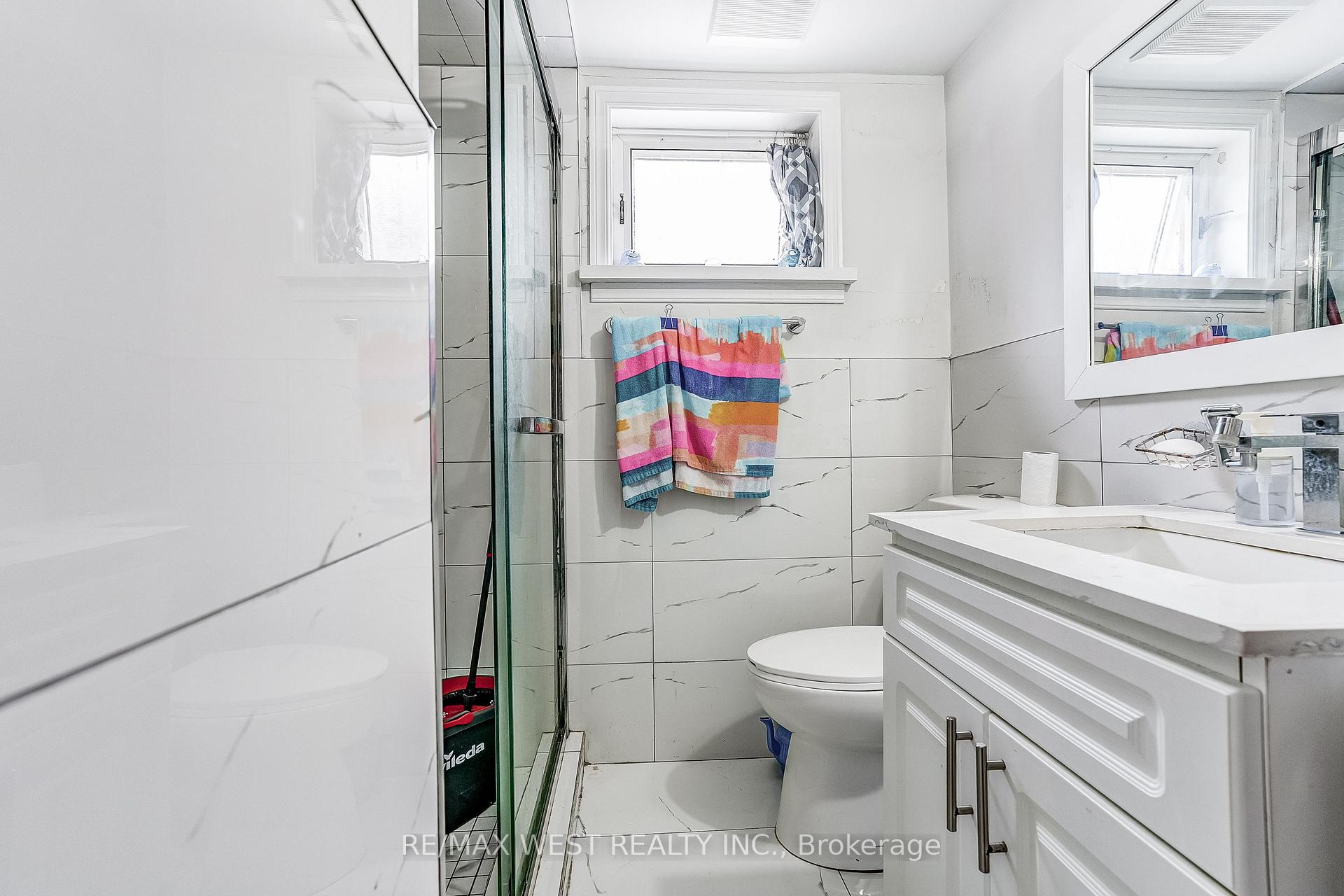 Photo 25 of 19 Archway Crescent, North York, Humbermede — HOMEH