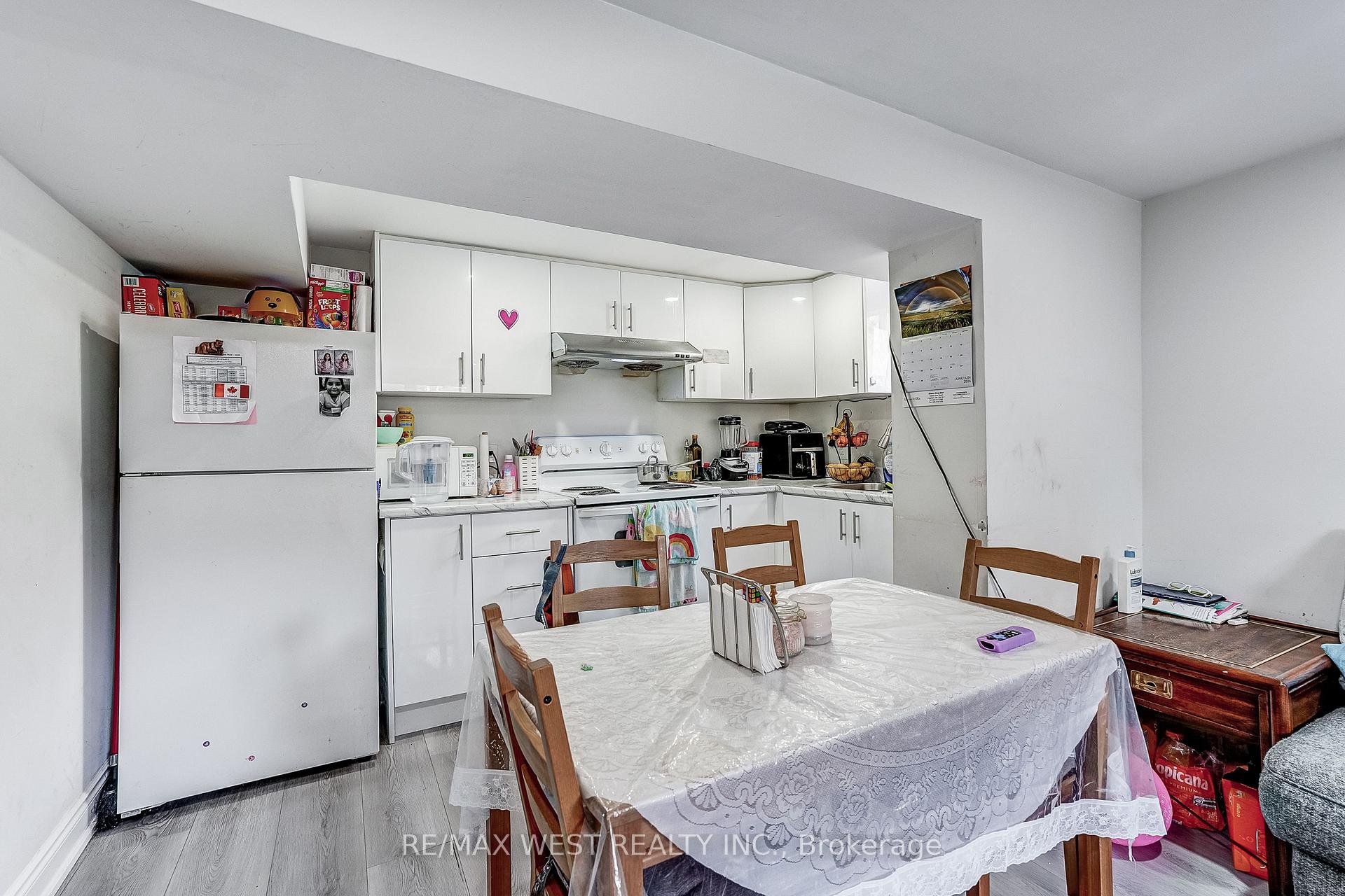 Photo 27 of 19 Archway Crescent, North York, Humbermede — HOMEH