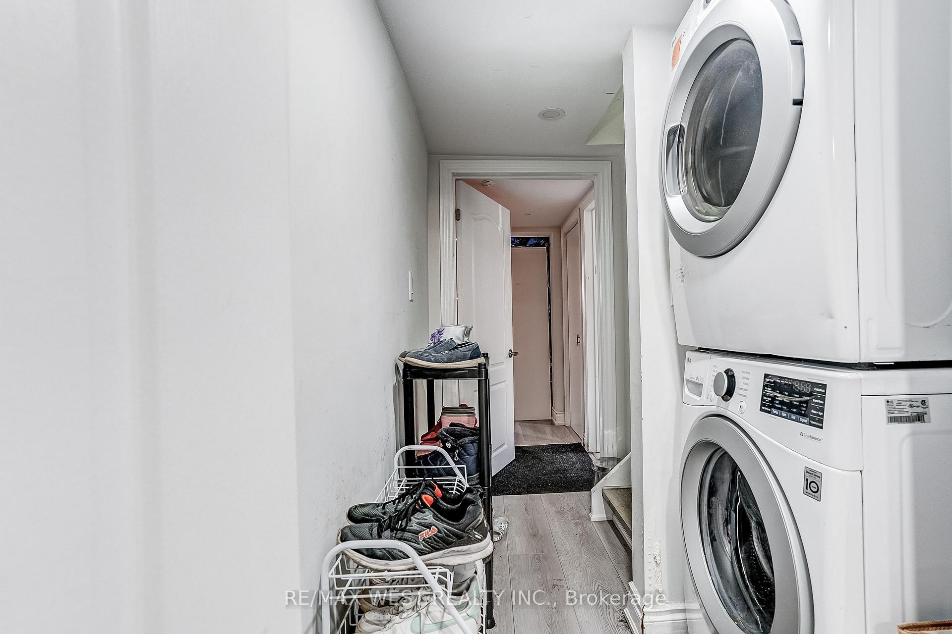 Photo 31 of 19 Archway Crescent, North York, Humbermede — HOMEH