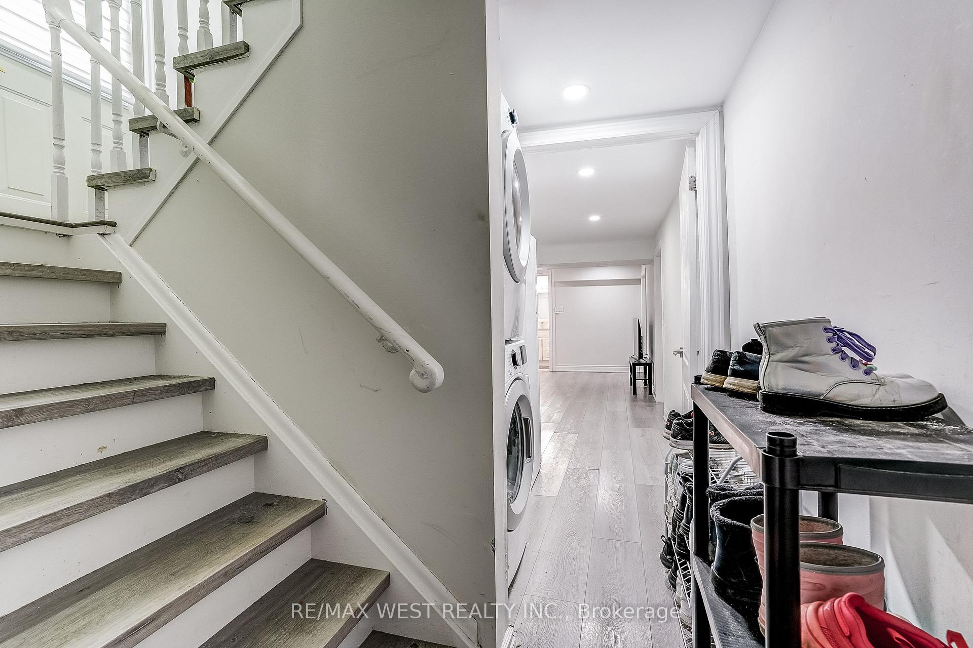 Photo 32 of 19 Archway Crescent, North York, Humbermede — HOMEH