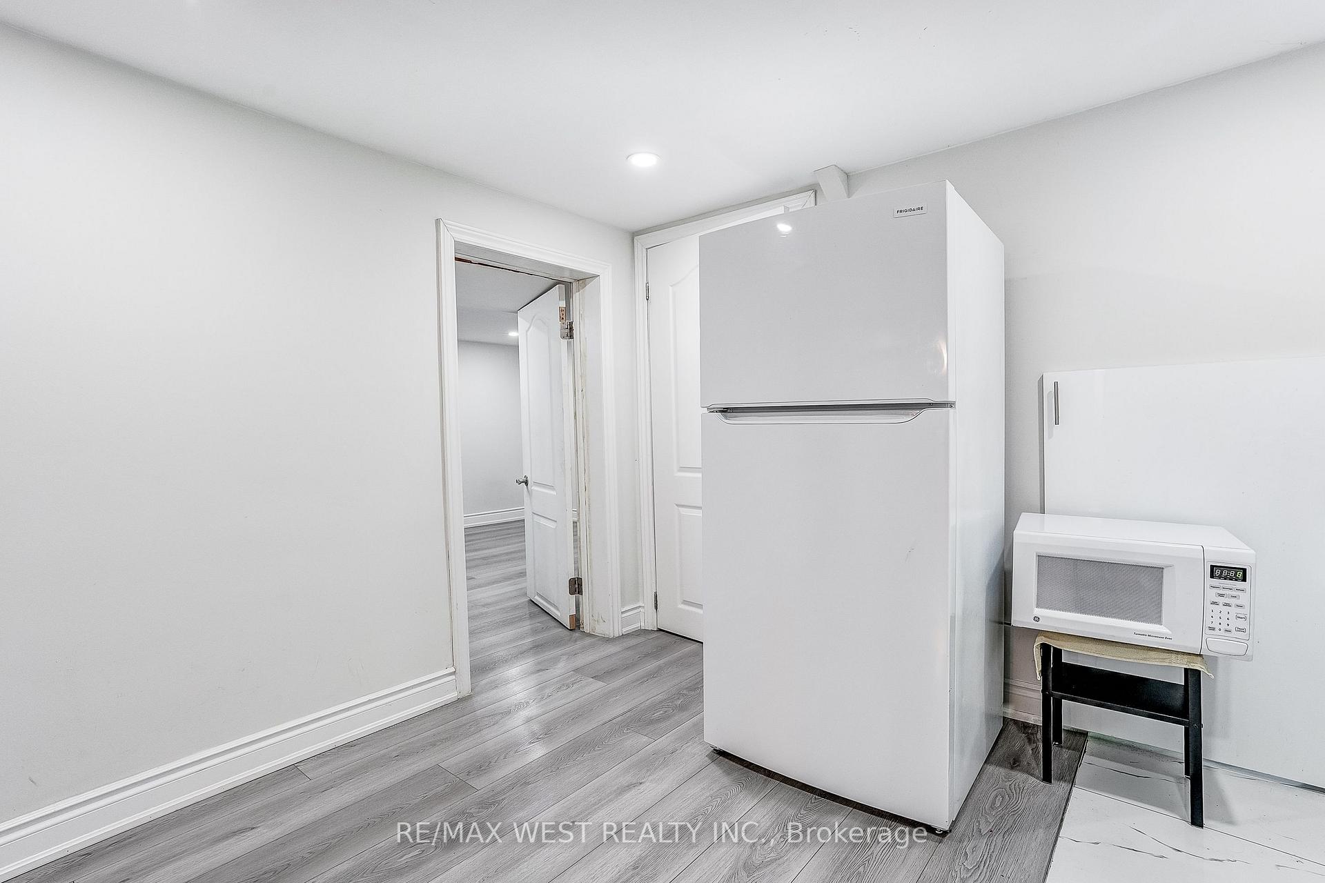 Photo 35 of 19 Archway Crescent, North York, Humbermede — HOMEH