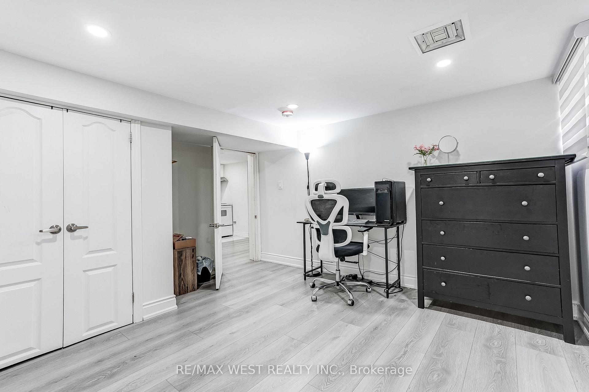 Photo 37 of 19 Archway Crescent, North York, Humbermede — HOMEH