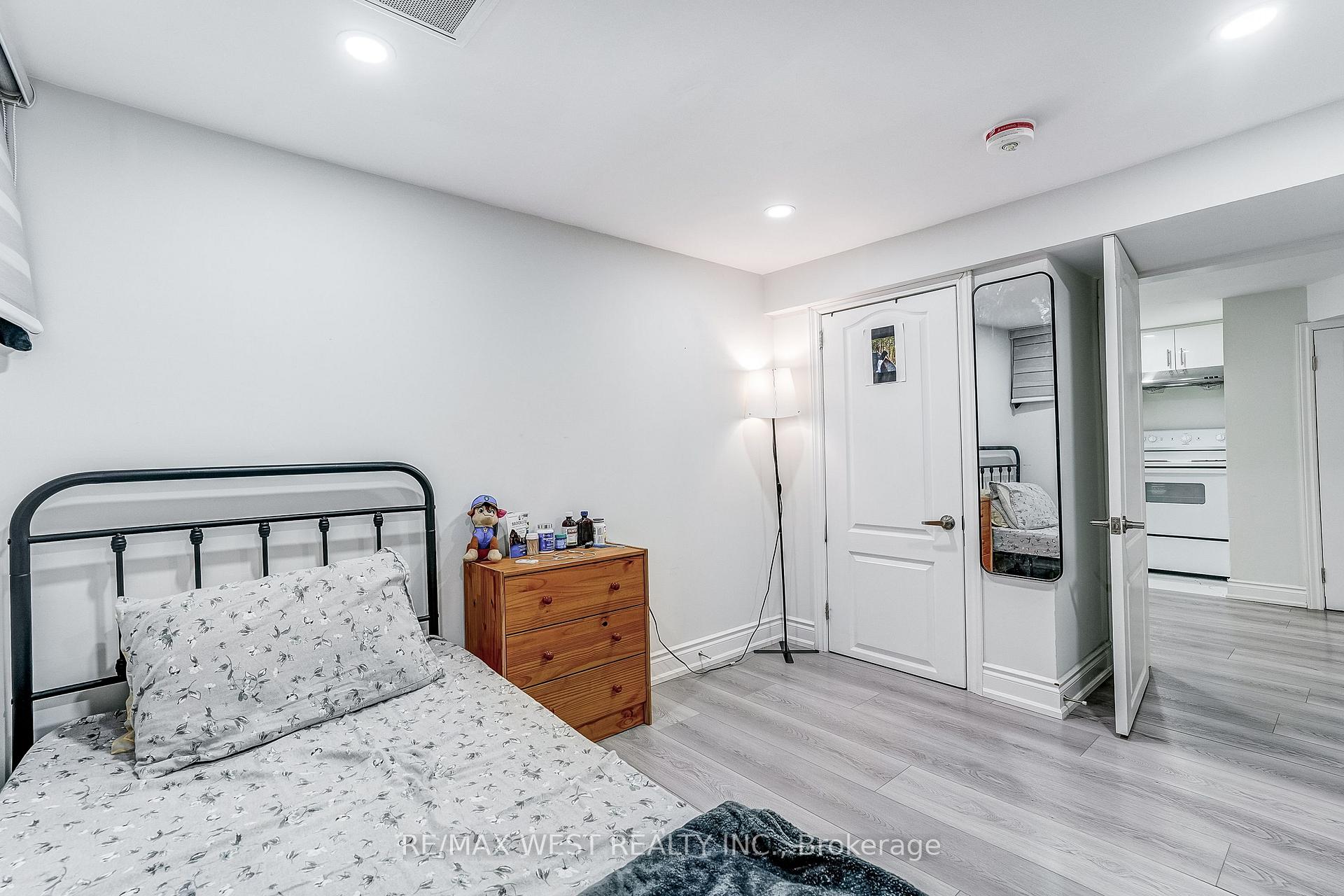 Photo 39 of 19 Archway Crescent, North York, Humbermede — HOMEH