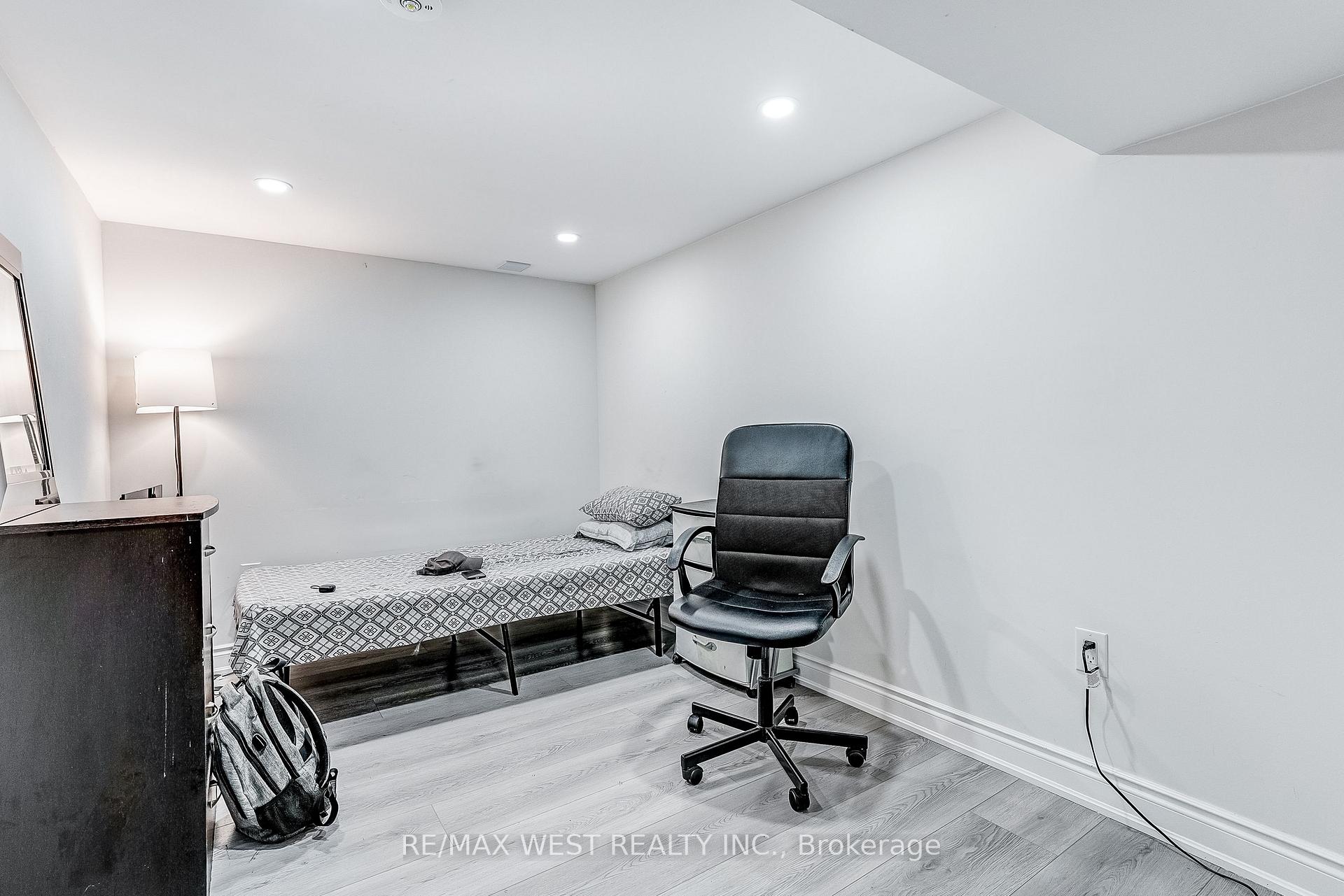 Photo 42 of 19 Archway Crescent, North York, Humbermede — HOMEH