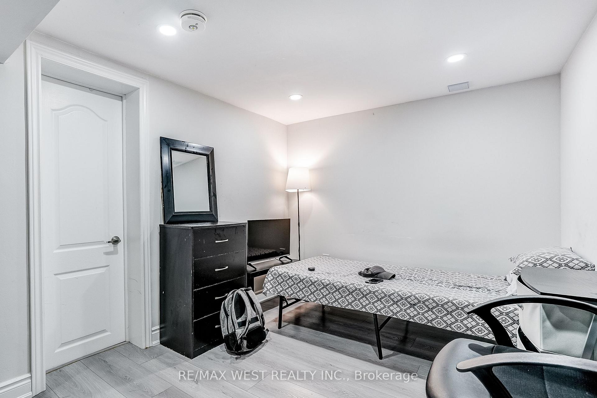 Photo 43 of 19 Archway Crescent, North York, Humbermede — HOMEH