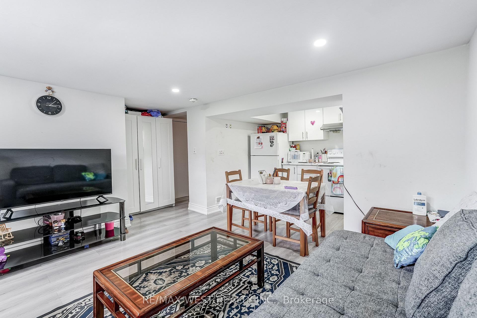 Photo 45 of 19 Archway Crescent, North York, Humbermede — HOMEH