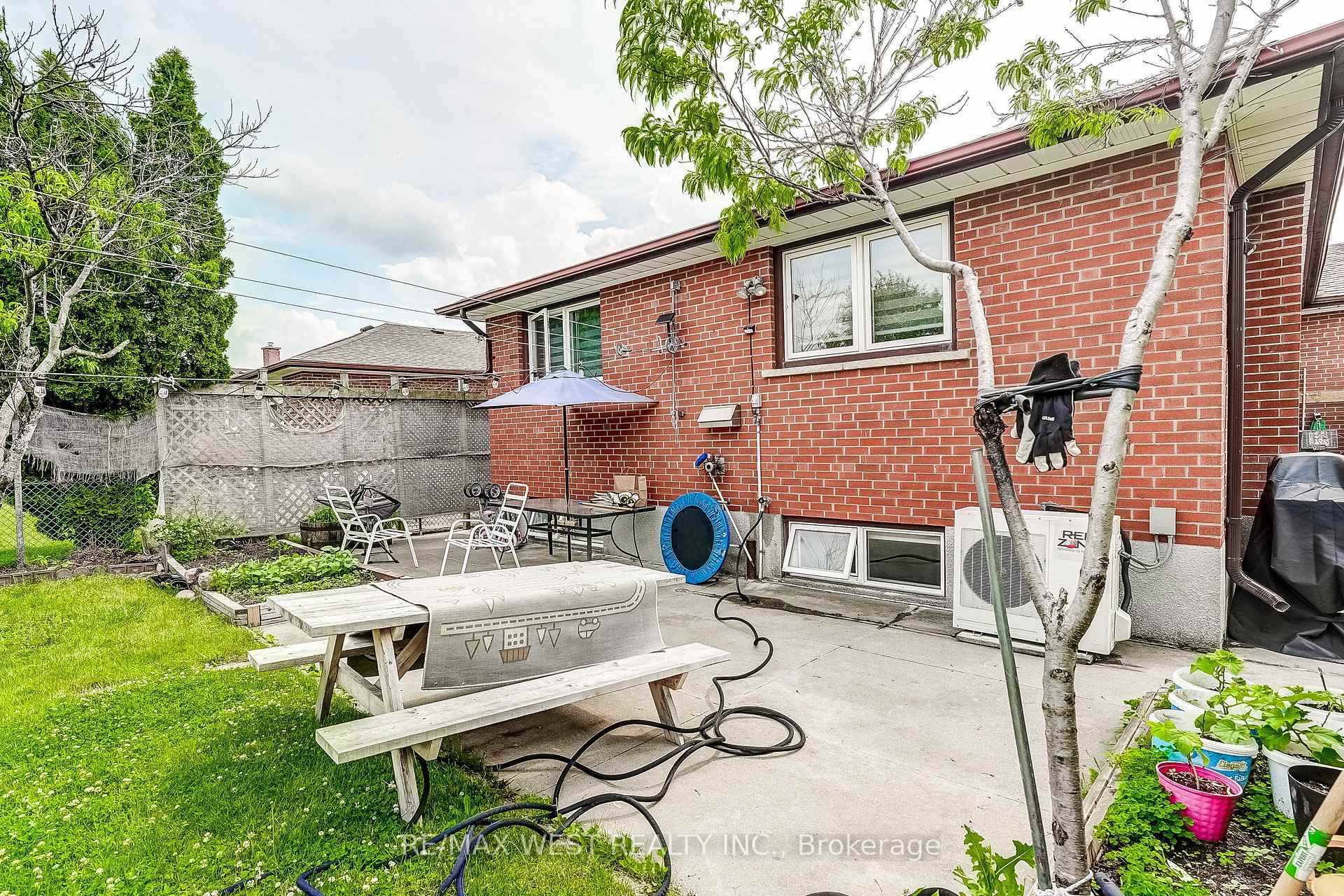 Photo 46 of 19 Archway Crescent, North York, Humbermede — HOMEH