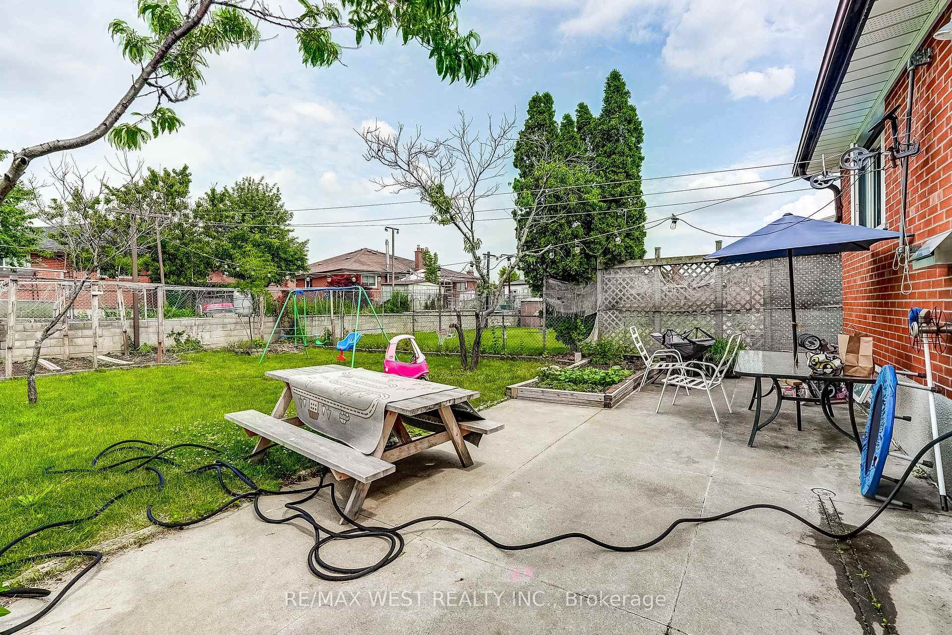 Photo 47 of 19 Archway Crescent, North York, Humbermede — HOMEH