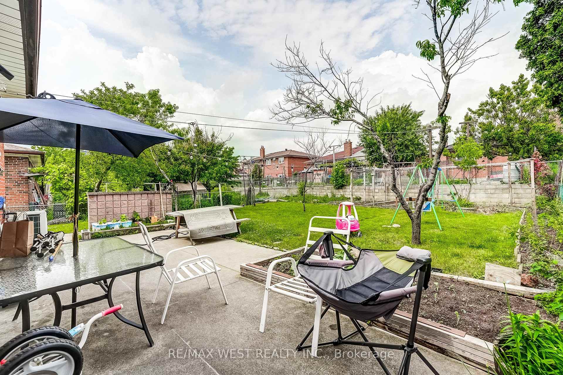 Photo 48 of 19 Archway Crescent, North York, Humbermede — HOMEH