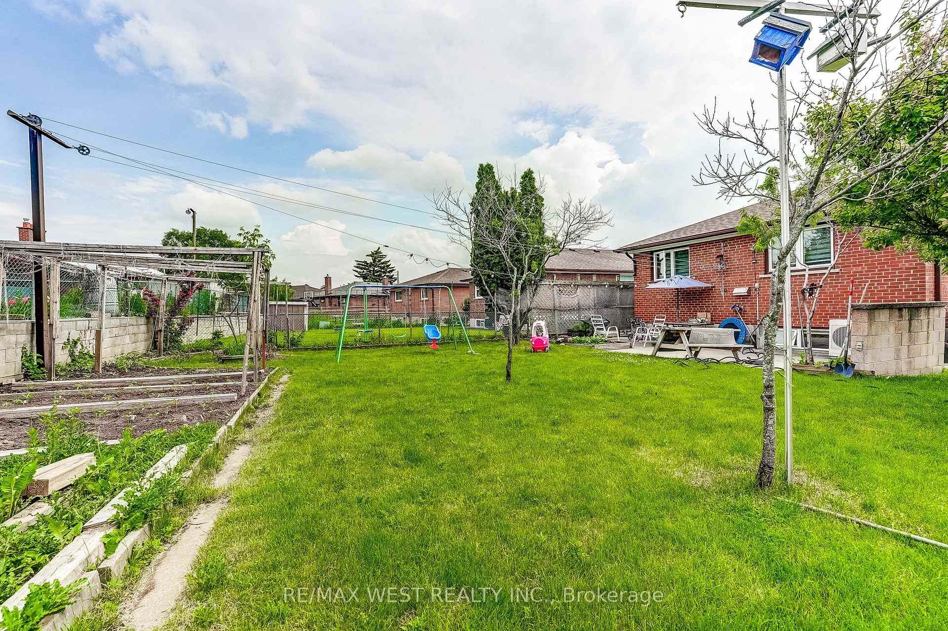 Photo 49 of 19 Archway Crescent, North York, Humbermede — HOMEH