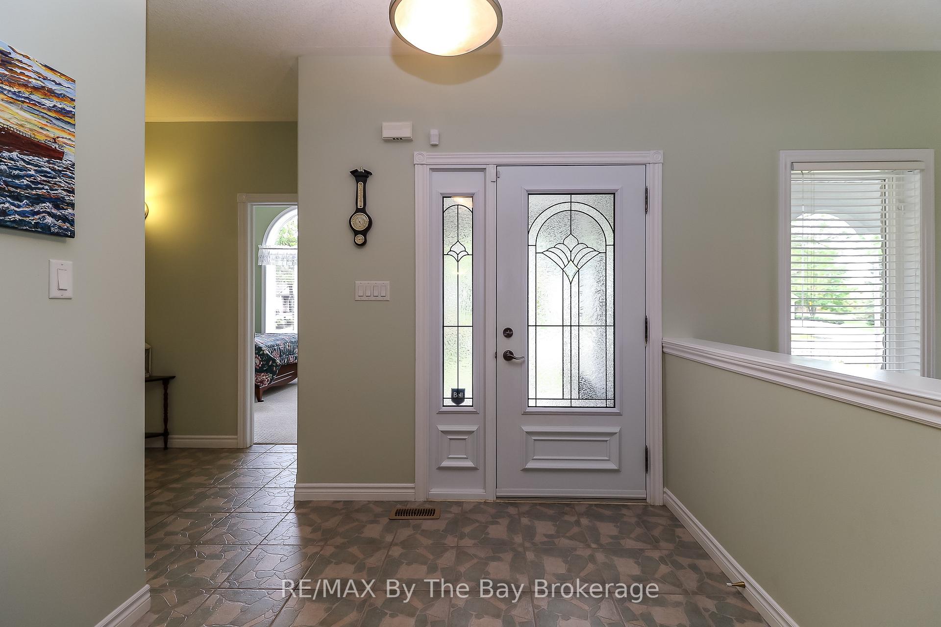 Photo 5 of 60 Martyn Drive, Wasaga Beach — HOMEH