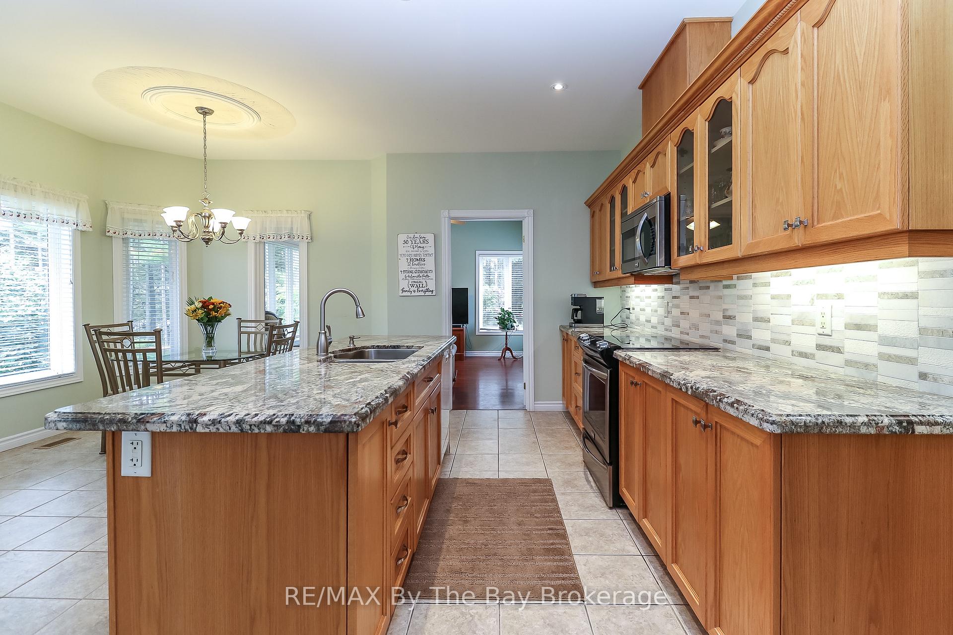 Photo 6 of 60 Martyn Drive, Wasaga Beach — HOMEH