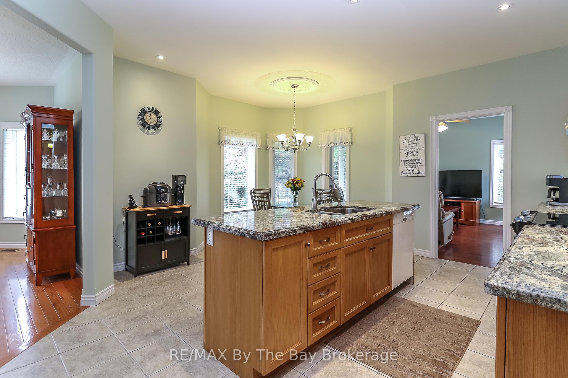 Photo 7 of 60 Martyn Drive, Wasaga Beach — HOMEH
