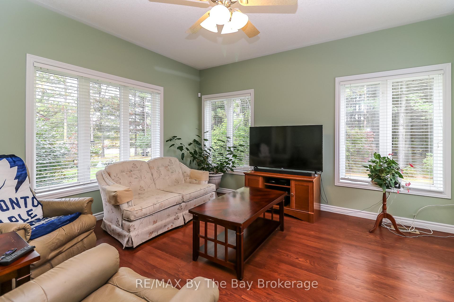 Photo 11 of 60 Martyn Drive, Wasaga Beach — HOMEH