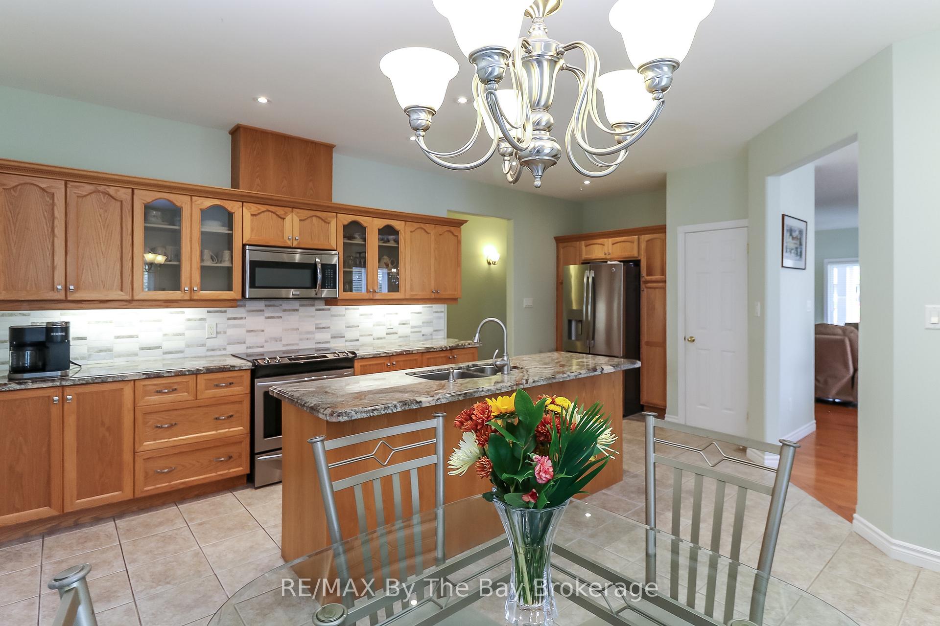 Photo 12 of 60 Martyn Drive, Wasaga Beach — HOMEH