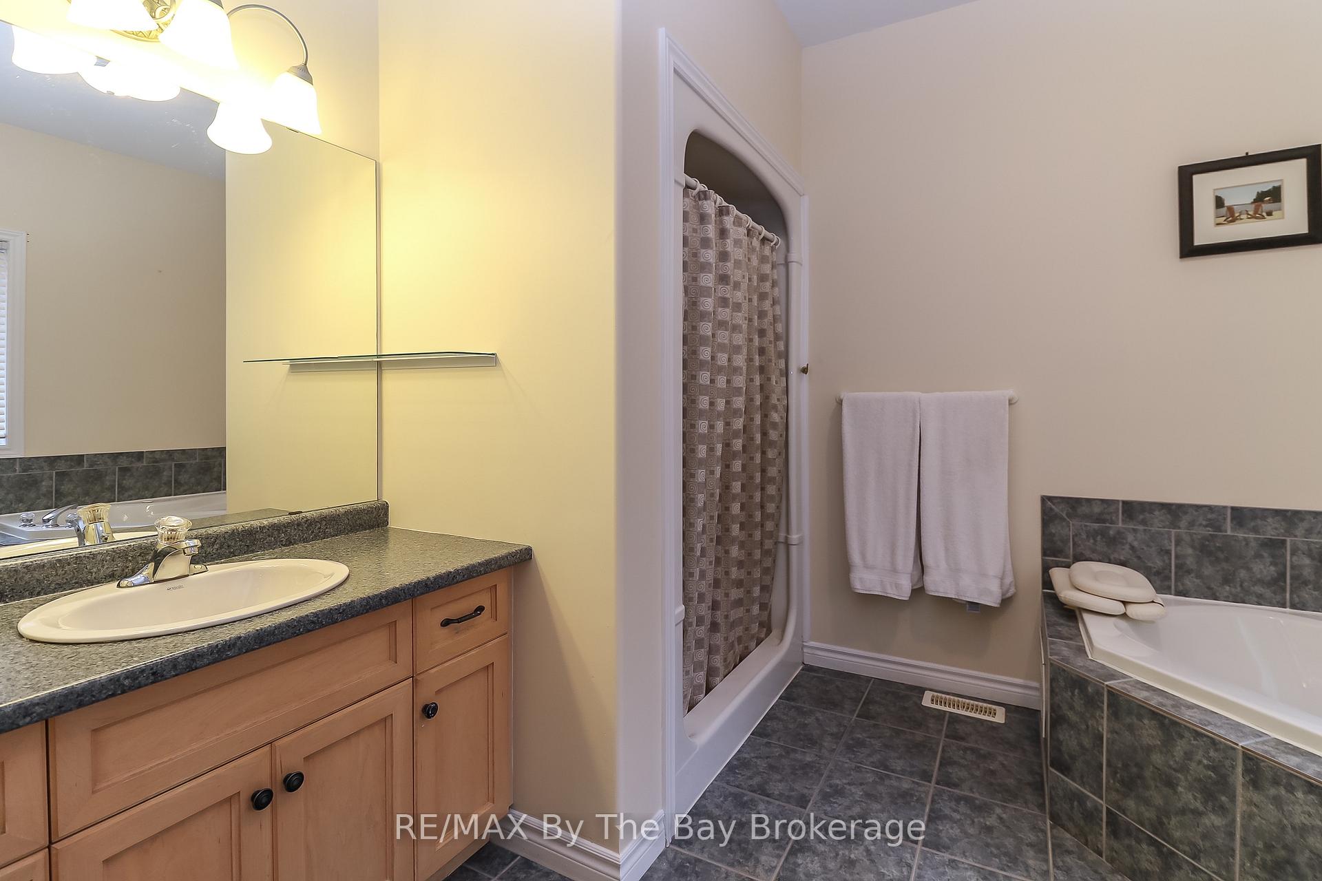 Photo 17 of 60 Martyn Drive, Wasaga Beach — HOMEH