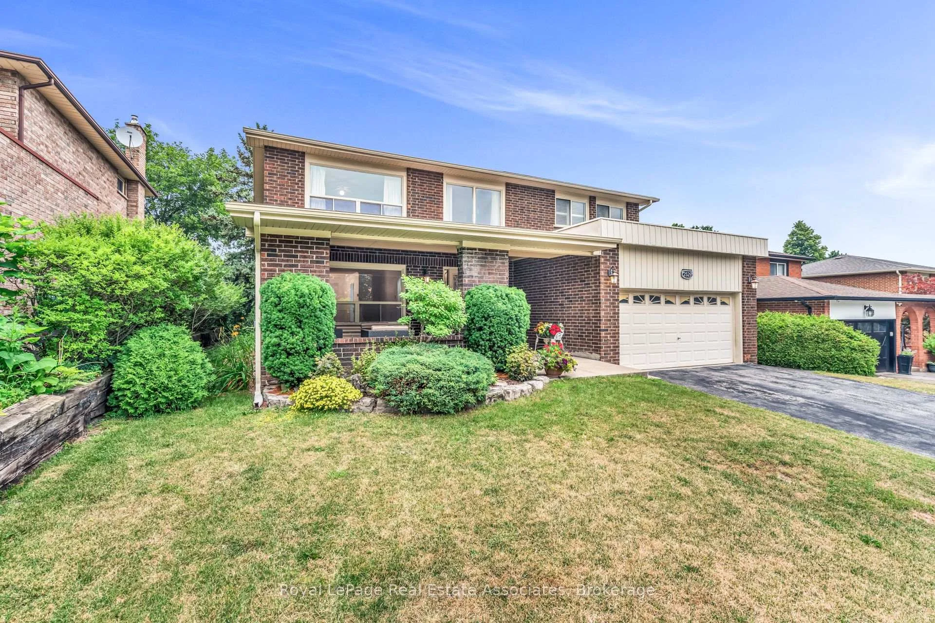 Photo 9 of 2529 Claymore Crescent, Mississauga, Erindale — HOMEH